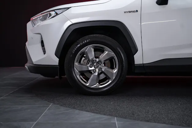 Toyota RAV-4 2.5 HEV Premium / CH-Fahrzeug / Panorama-Glasdach / 360°Kamera /