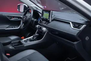 Toyota RAV-4 2.5 HEV Premium / CH-Fahrzeug / Panorama-Glasdach / 360°Kamera /