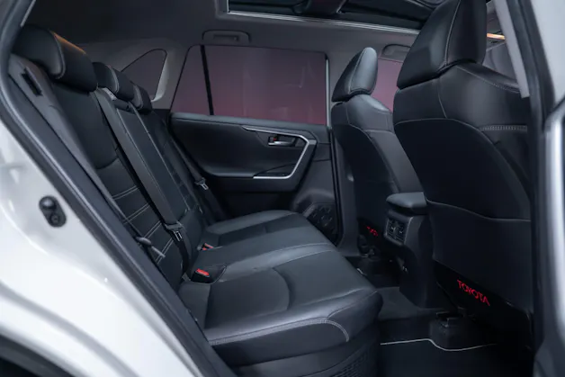 Toyota RAV-4 2.5 HEV Premium / CH-Fahrzeug / Panorama-Glasdach / 360°Kamera /