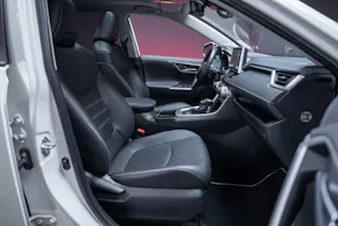 Toyota RAV-4 2.5 HEV Premium / CH-Fahrzeug / Panorama-Glasdach / 360°Kamera /