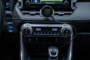 Toyota RAV-4 2.5 HEV Premium / CH-Fahrzeug / Panorama-Glasdach / 360°Kamera /