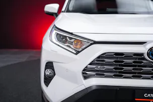 Toyota RAV-4 2.5 HEV Premium / CH-Fahrzeug / Panorama-Glasdach / 360°Kamera /