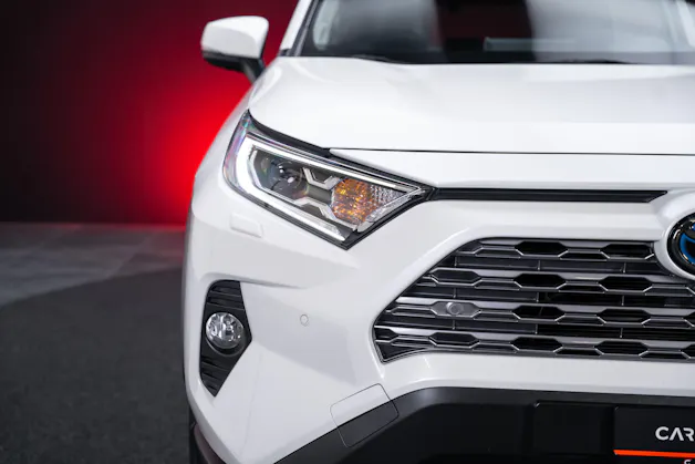 Toyota RAV-4 2.5 HEV Premium / CH-Fahrzeug / Panorama-Glasdach / 360°Kamera /