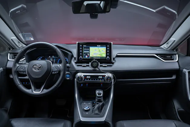 Toyota RAV-4 2.5 HEV Premium / CH-Fahrzeug / Panorama-Glasdach / 360°Kamera /