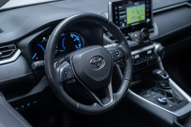 Toyota RAV-4 2.5 HEV Premium / CH-Fahrzeug / Panorama-Glasdach / 360°Kamera /