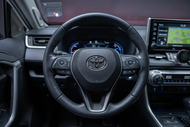 Toyota RAV-4 2.5 HEV Premium / CH-Fahrzeug / Panorama-Glasdach / 360°Kamera /