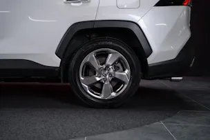 Toyota RAV-4 2.5 HEV Premium / CH-Fahrzeug / Panorama-Glasdach / 360°Kamera /