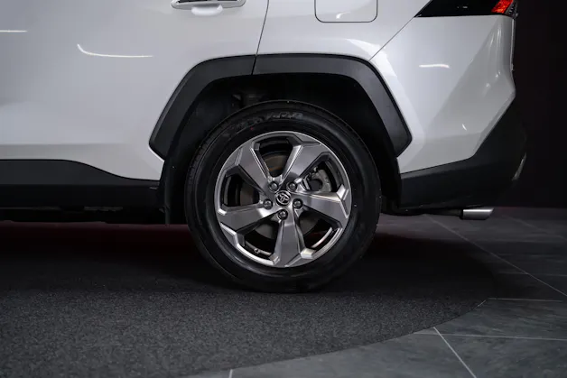 Toyota RAV-4 2.5 HEV Premium / CH-Fahrzeug / Panorama-Glasdach / 360°Kamera /