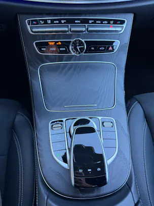 MERCEDES-BENZ E 220 d Swiss Star AMG Line 4matic
