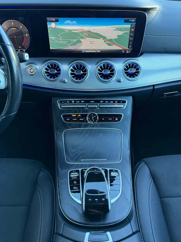MERCEDES-BENZ E 220 d Swiss Star AMG Line 4matic