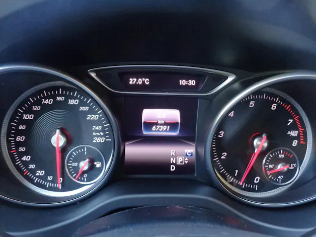 MERCEDES-BENZ GLA 200 Night Star 7G-DCT