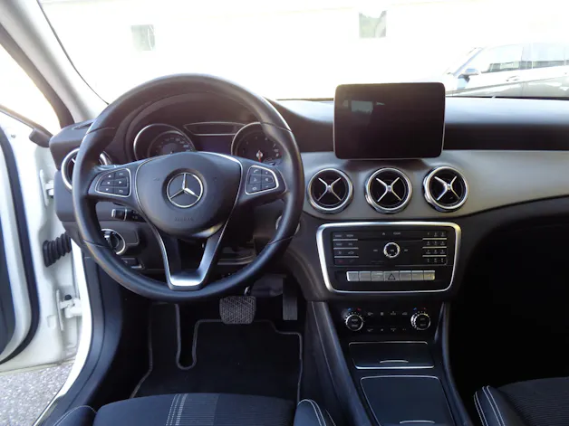 MERCEDES-BENZ GLA 200 Night Star 7G-DCT