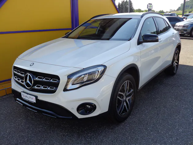 MERCEDES-BENZ GLA 200 Night Star 7G-DCT