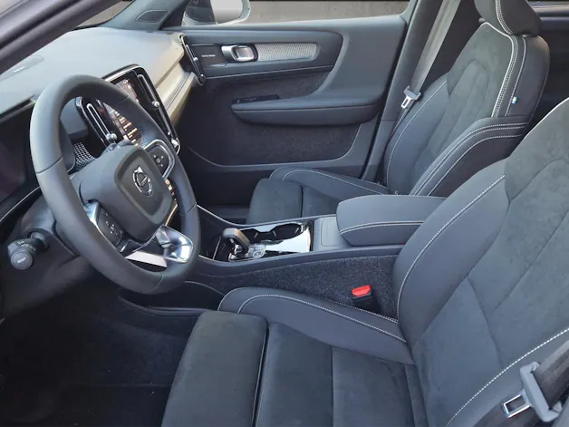 VOLVO EX40 Twin Black Edition AWD