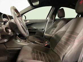 https://vehicle.imgix.net/4494464/1b0bee06-0072-42e4-96ab-1ba9844cc24e.jpg
