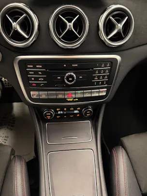MERCEDES-BENZ GLA-Klasse X156 GLA 220 AMG Line 4m