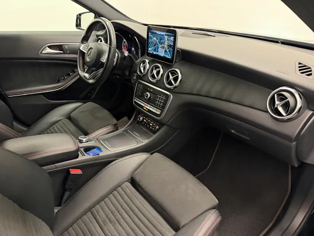 MERCEDES-BENZ GLA-Klasse X156 GLA 220 AMG Line 4m