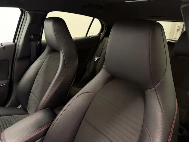 MERCEDES-BENZ GLA-Klasse X156 GLA 220 AMG Line 4m