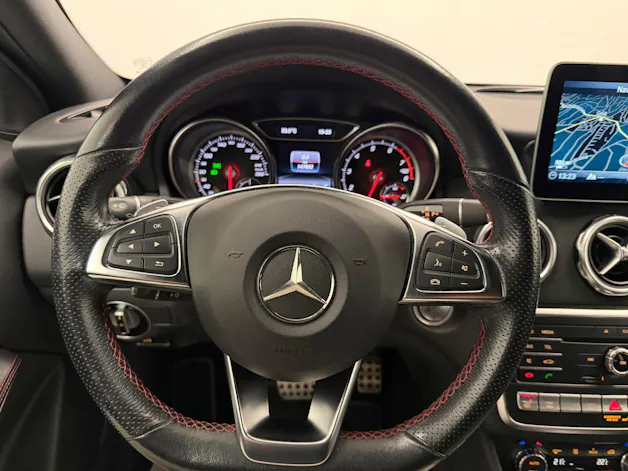 MERCEDES-BENZ GLA-Klasse X156 GLA 220 AMG Line 4m