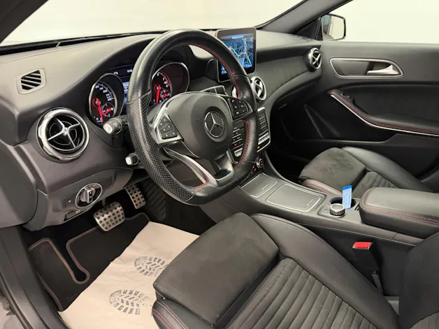 MERCEDES-BENZ GLA-Klasse X156 GLA 220 AMG Line 4m