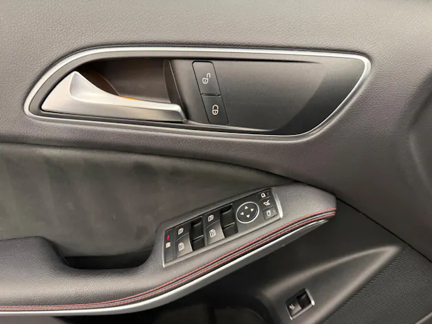 MERCEDES-BENZ GLA-Klasse X156 GLA 220 AMG Line 4m