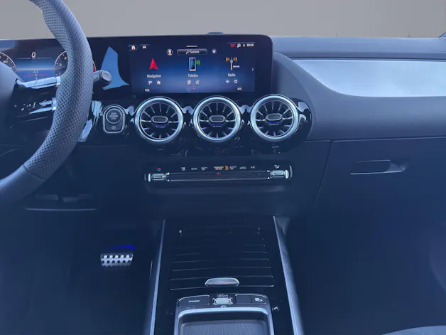 MERCEDES-BENZ 200 Night Star AMG Line