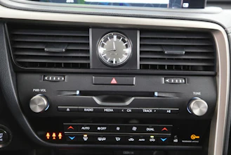 https://vehicle.imgix.net/4494789/7f0d8fed-50db-41a0-94ad-5ca53a26ebaa.jpg