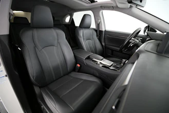 https://vehicle.imgix.net/4494789/94111412-a6f5-492e-8c10-7688f20cdad0.jpg