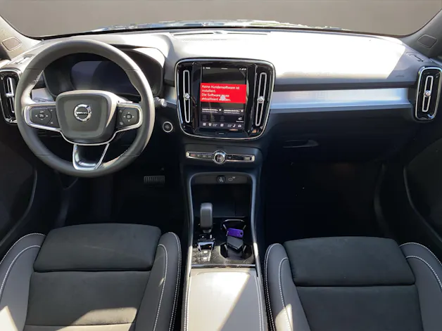 VOLVO XC40 2.0 B3 MH Plus Dark