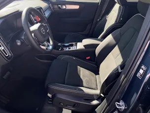 VOLVO XC40 2.0 B3 MH Plus Dark