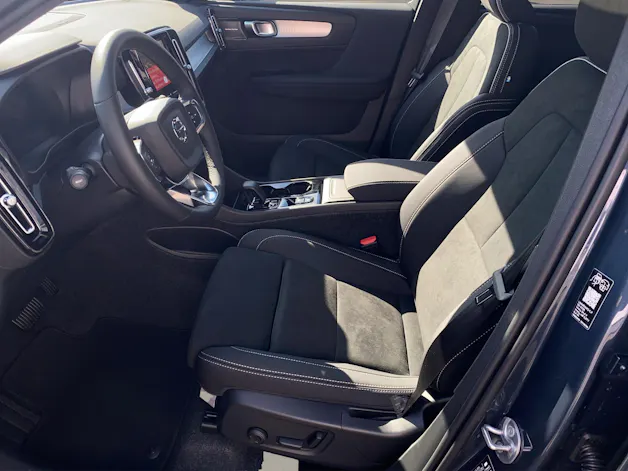 VOLVO XC40 2.0 B3 MH Plus Dark