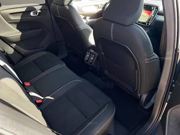 VOLVO XC40 2.0 B3 MH Plus Dark