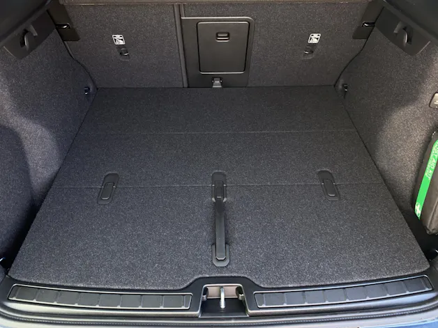 VOLVO XC40 2.0 B3 MH Plus Dark