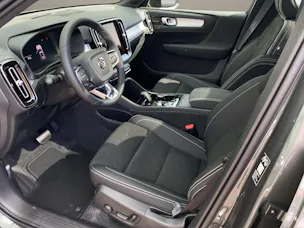 VOLVO XC40 2.0 B3 MH Plus Dark