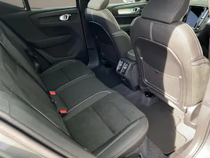 VOLVO XC40 2.0 B3 MH Plus Dark