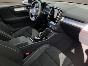 VOLVO XC40 2.0 B3 MH Plus Dark