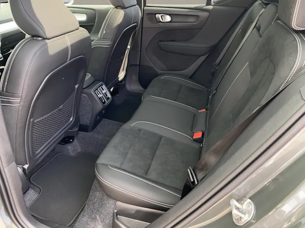 VOLVO XC40 2.0 B3 MH Plus Dark