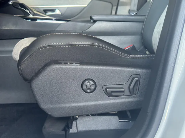 PEUGEOT 3008 1.6 Plug-in 300 PS Hybrid4 GT AWD