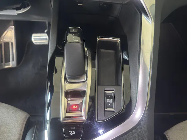 PEUGEOT 3008 1.6 Plug-in 300 PS Hybrid4 GT AWD