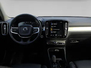 VOLVO XC40 2.0 D4 Momentum AWD