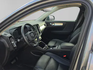 VOLVO XC40 2.0 D4 Momentum AWD