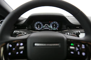 Fahrzeugbild LAND ROVER Range Rover Evoque 1.5 T 270e Hoxton Edition