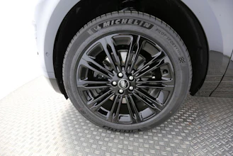 https://vehicle.imgix.net/4494888/bf9b69e4-e5a7-4bbe-af01-e11471d14dcc.jpg
