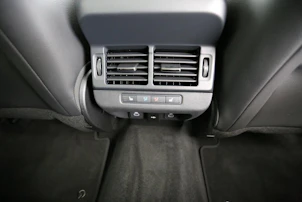 Fahrzeugbild LAND ROVER Range Rover Evoque 1.5 T 270e Hoxton Edition