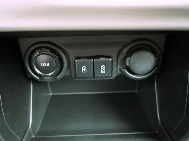 Suzuki Swift 1.2 Sakura Hybrid
