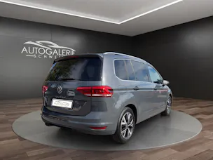 VW Touran 2.0 TDI BlueMotion Highline DSG | CH | AHK | LED | Navi | Kessy | DCC |