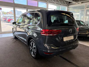 VW Touran 2.0 TDI BlueMotion Highline DSG | CH | AHK | LED | Navi | Kessy | DCC |