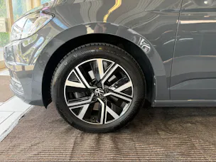 VW Touran 2.0 TDI BlueMotion Highline DSG | CH | AHK | LED | Navi | Kessy | DCC |