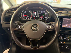 VW Touran 2.0 TDI BlueMotion Highline DSG | CH | AHK | LED | Navi | Kessy | DCC |