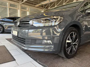 VW Touran 2.0 TDI BlueMotion Highline DSG | CH | AHK | LED | Navi | Kessy | DCC |